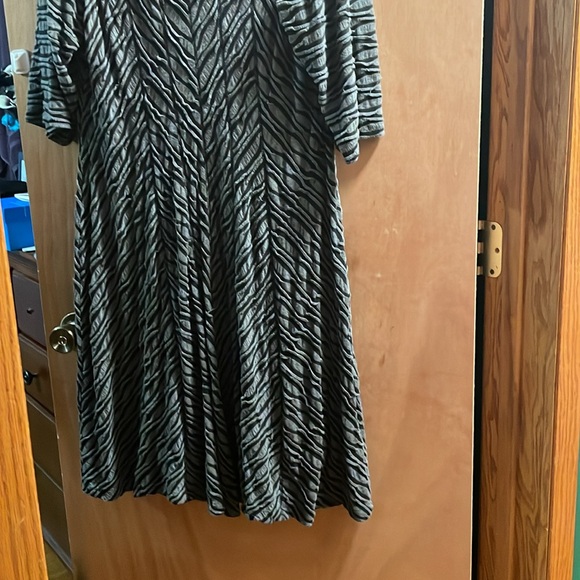 Signature by Robbie B black and gray zebra prints midi dress GUC size 1X - Picture 6 of 8